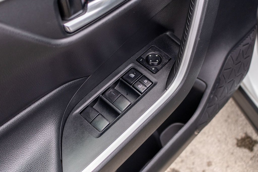 2020 Toyota RAV4 Hybrid XLE in Saint-Jérôme, Quebec - 31 - w1024h768px