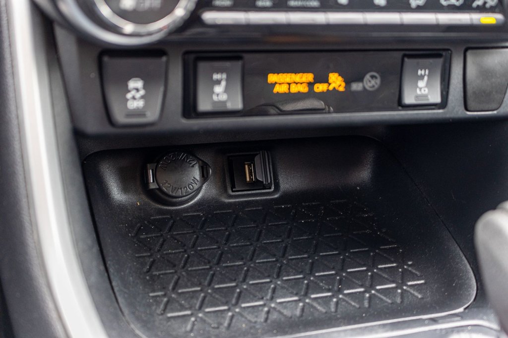 2020 Toyota RAV4 Hybrid XLE in Saint-Jérôme, Quebec - 19 - w1024h768px