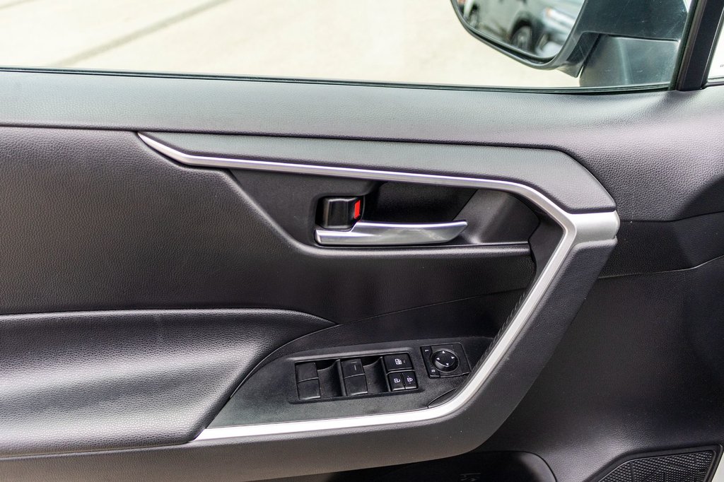 2020 Toyota RAV4 Hybrid XLE in Saint-Jérôme, Quebec - 30 - w1024h768px