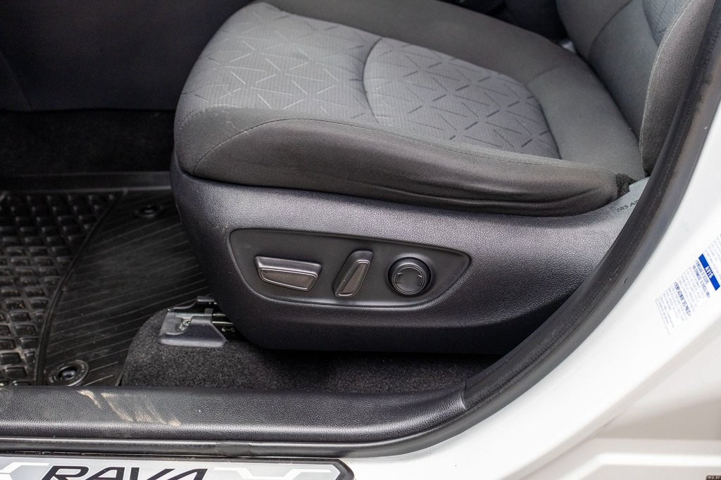 2020 Toyota RAV4 Hybrid XLE in Saint-Jérôme, Quebec - 27 - w1024h768px
