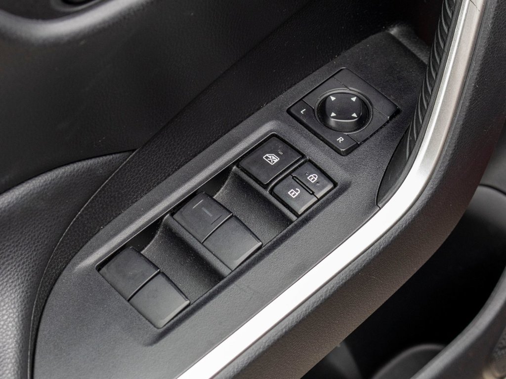 2020 Toyota RAV4 Hybride LE AWD**JAMAIS ACCIDENTÉ + CARPLAY + CAM in Saint-Jérôme, Quebec - 27 - w1024h768px