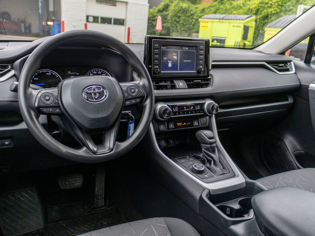 2020 Toyota RAV4 Hybride LE AWD**JAMAIS ACCIDENTÉ + CARPLAY + CAM in Saint-Jérôme, Quebec - 7 - w1024h768px