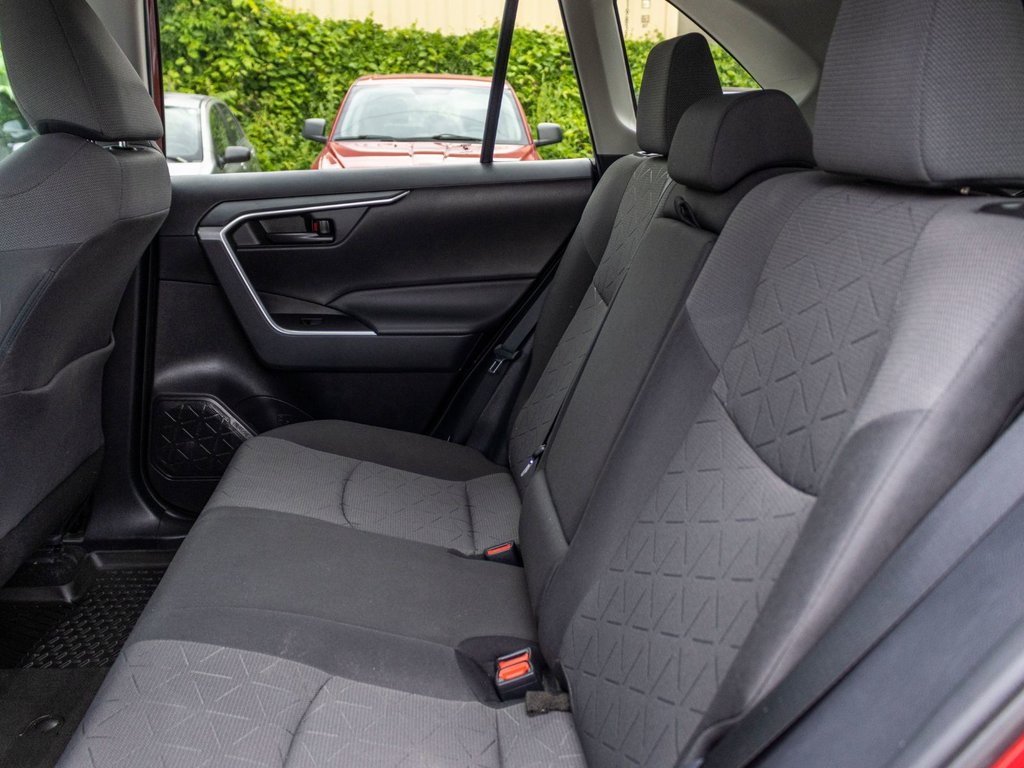 2020 Toyota RAV4 Hybride LE AWD**JAMAIS ACCIDENTÉ + CARPLAY + CAM in Saint-Jérôme, Quebec - 28 - w1024h768px