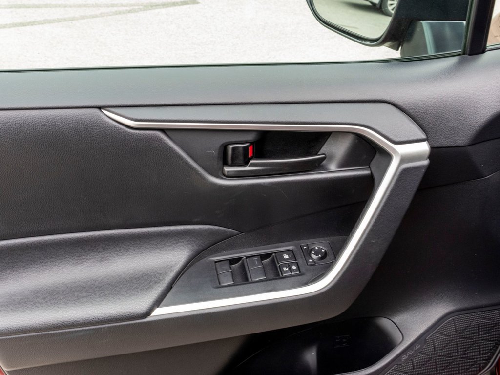 2020 Toyota RAV4 Hybride LE AWD**JAMAIS ACCIDENTÉ + CARPLAY + CAM in Saint-Jérôme, Quebec - 26 - w1024h768px
