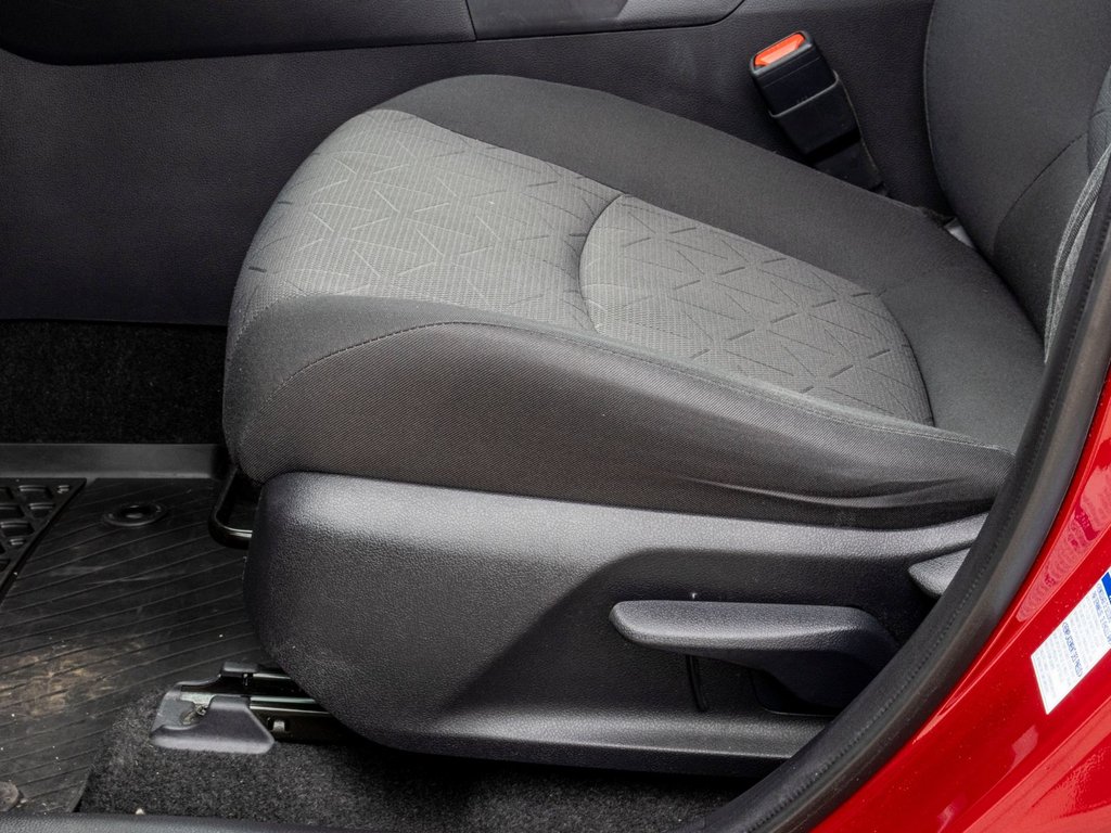 2020 Toyota RAV4 Hybride LE AWD**JAMAIS ACCIDENTÉ + CARPLAY + CAM in Saint-Jérôme, Quebec - 24 - w1024h768px
