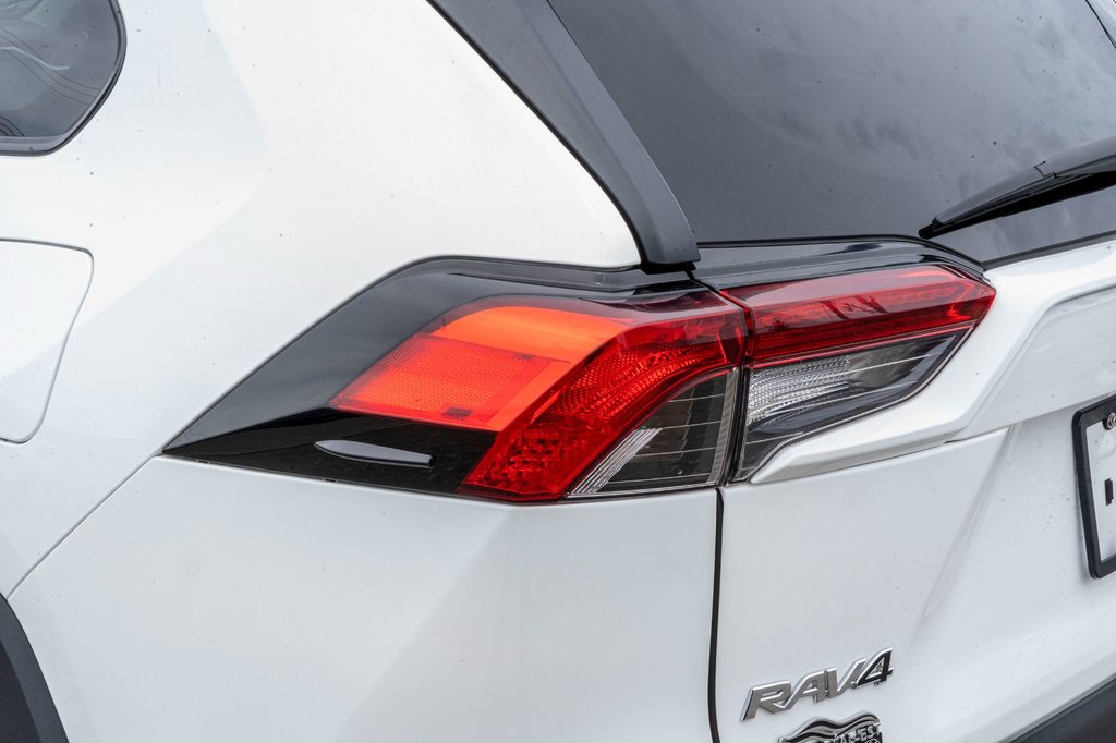 Toyota RAV4 XLE **JAMAIS ACCIDENTÉ+TOIT+MAG+CAMÉRA** 2021 à Charlemagne, Québec - 25 - w1024h768px