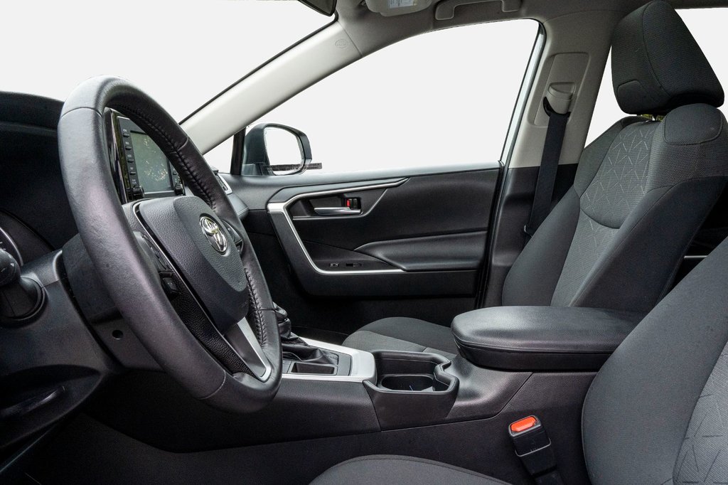 Toyota RAV4 XLE **JAMAIS ACCIDENTÉ+TOIT+MAG+CAMÉRA** 2021 à Charlemagne, Québec - 17 - w1024h768px