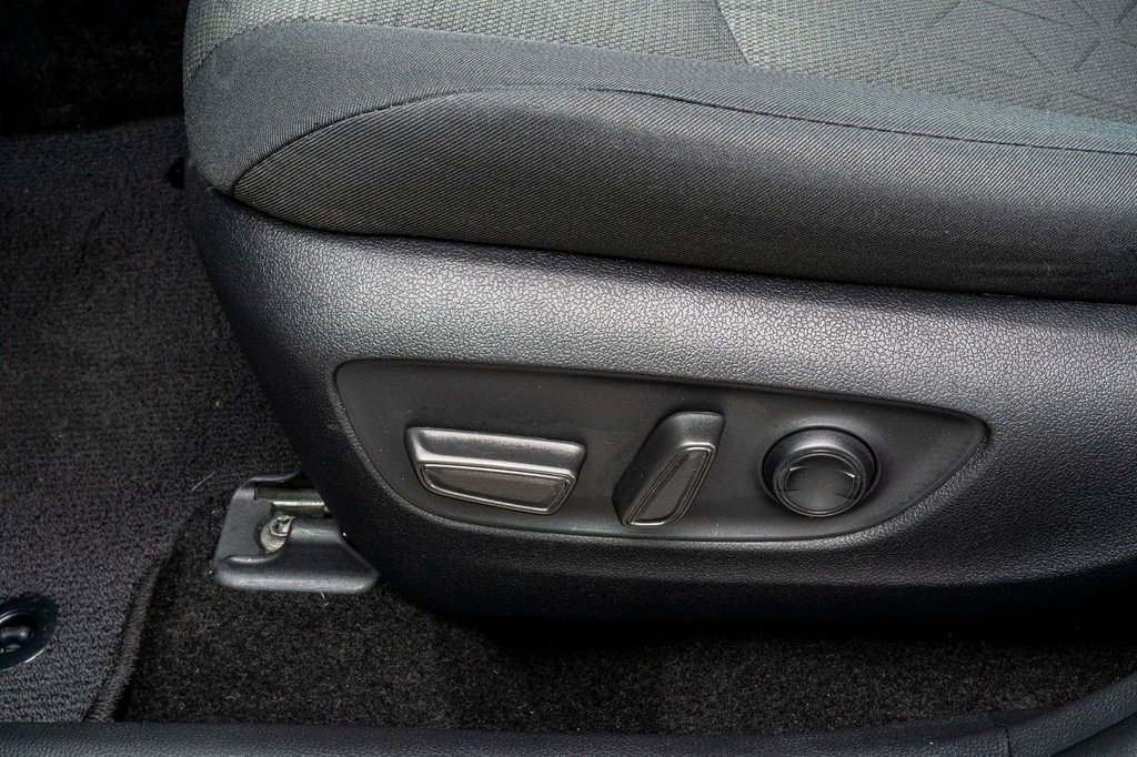 Toyota RAV4 XLE **JAMAIS ACCIDENTÉ+TOIT+MAG+CAMÉRA** 2021 à Charlemagne, Québec - 18 - w1024h768px