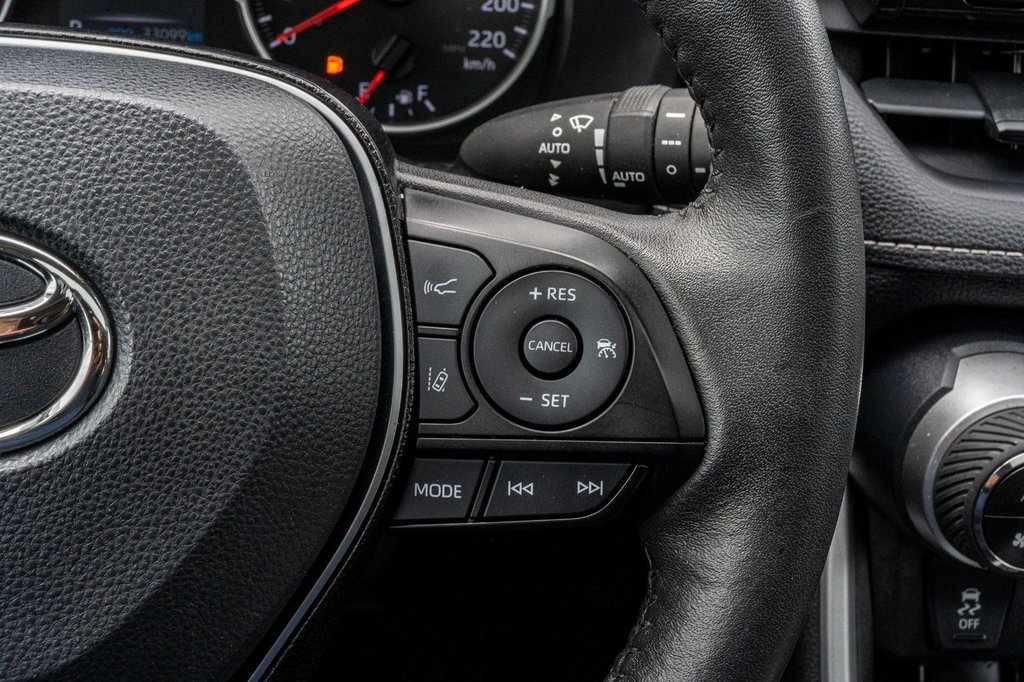Toyota RAV4 XLE **JAMAIS ACCIDENTÉ+TOIT+MAG+CAMÉRA** 2021 à Charlemagne, Québec - 9 - w1024h768px