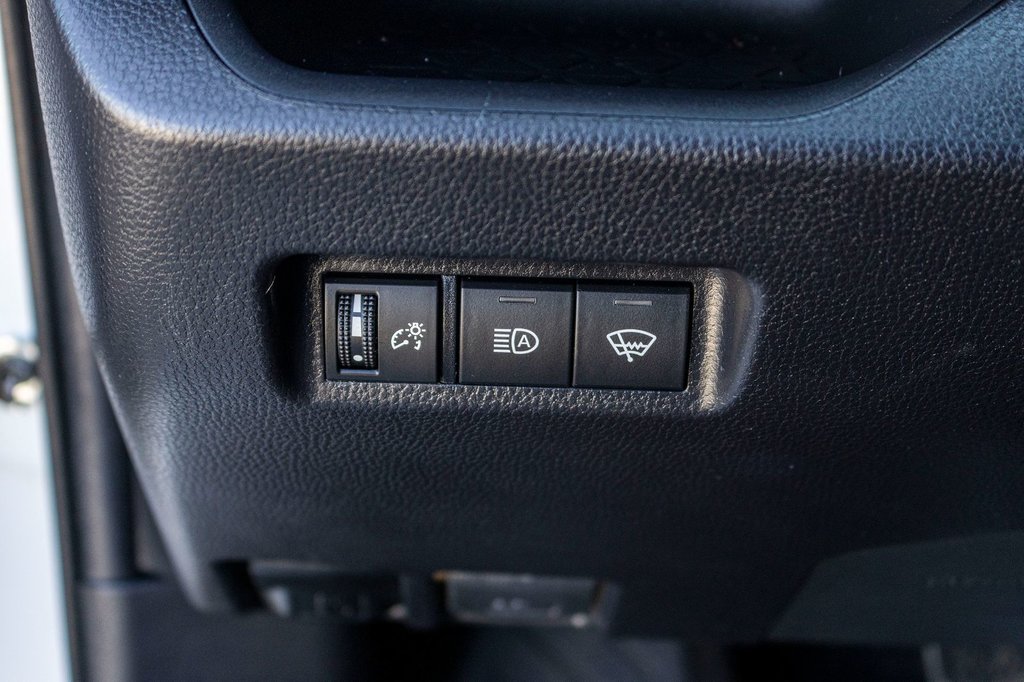 2021 Toyota RAV4 LE AWD **JAMAIS ACCIDENTÉ+CARPLAY+CAMÉRA** in Charlemagne, Quebec - 21 - w1024h768px