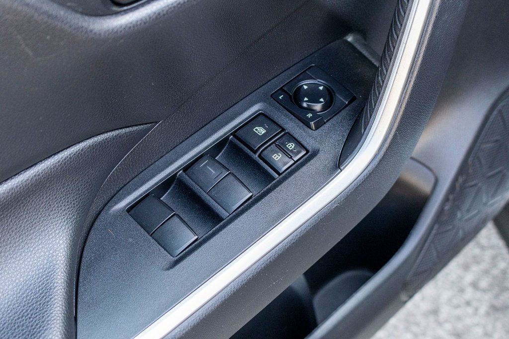 2021 Toyota RAV4 LE AWD **JAMAIS ACCIDENTÉ+CARPLAY+CAMÉRA** in Charlemagne, Quebec - 27 - w1024h768px