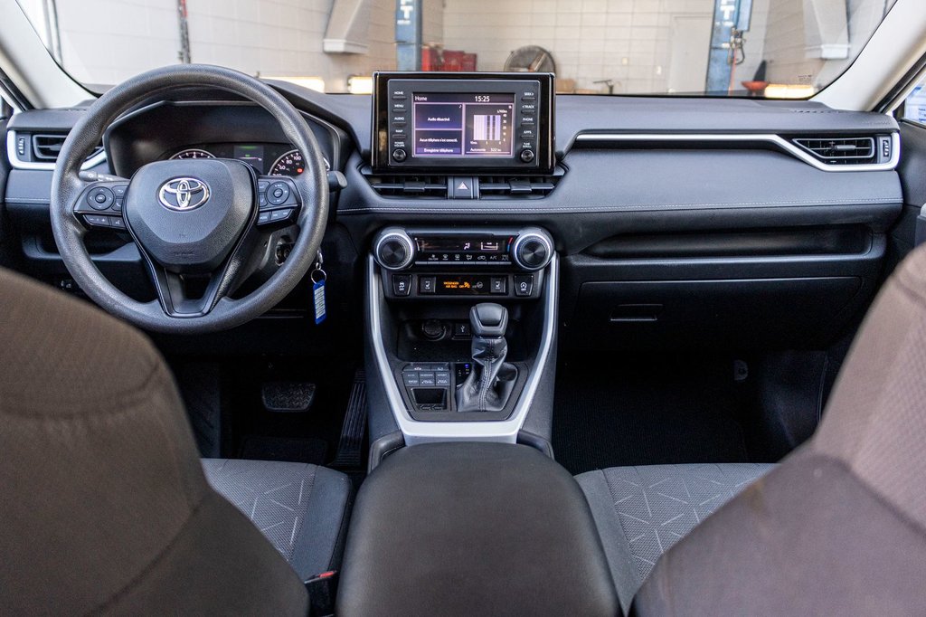 2021 Toyota RAV4 LE AWD **JAMAIS ACCIDENTÉ+CARPLAY+CAMÉRA** in Charlemagne, Quebec - 22 - w1024h768px