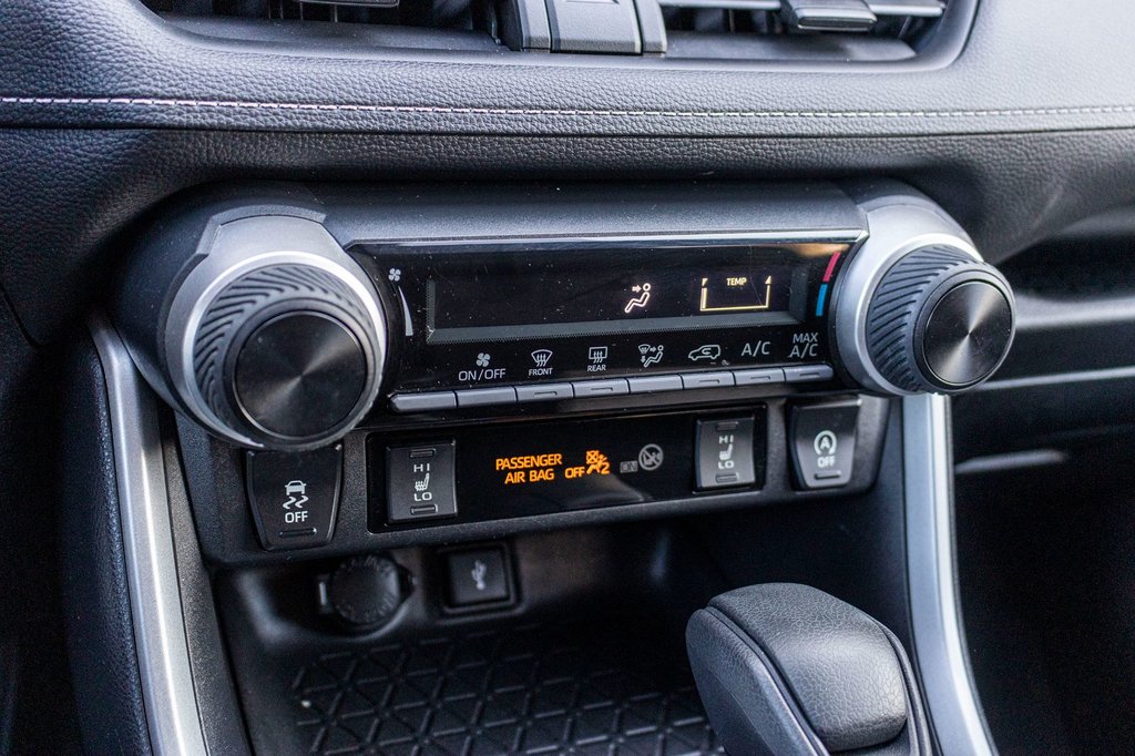 2021 Toyota RAV4 LE AWD **JAMAIS ACCIDENTÉ+CARPLAY+CAMÉRA** in Charlemagne, Quebec - 14 - w1024h768px