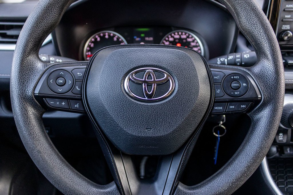2021 Toyota RAV4 LE AWD **JAMAIS ACCIDENTÉ+CARPLAY+CAMÉRA** in Charlemagne, Quebec - 10 - w1024h768px