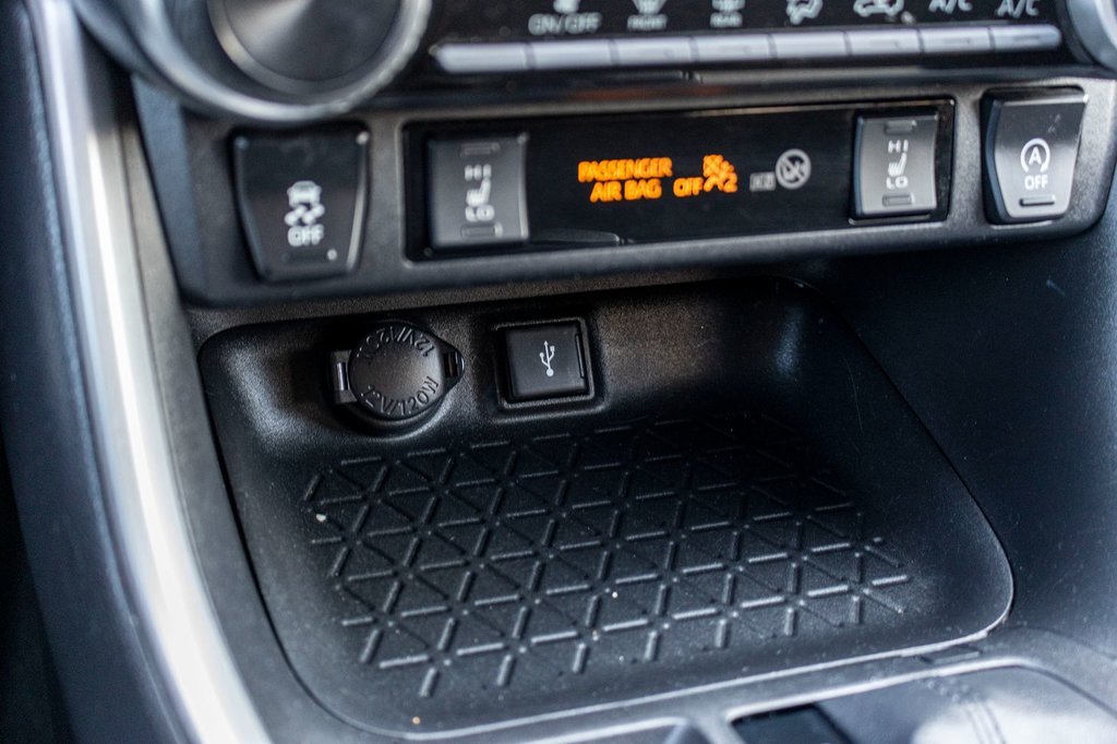 2021 Toyota RAV4 LE AWD **JAMAIS ACCIDENTÉ+CARPLAY+CAMÉRA** in Charlemagne, Quebec - 16 - w1024h768px