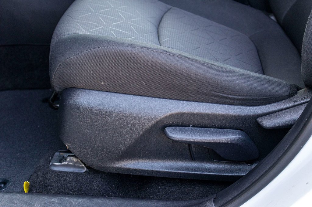 2021 Toyota RAV4 LE AWD **JAMAIS ACCIDENTÉ+CARPLAY+CAMÉRA** in Charlemagne, Quebec - 24 - w1024h768px
