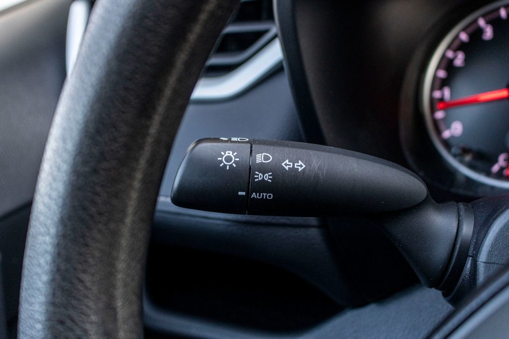 2021 Toyota RAV4 LE AWD **JAMAIS ACCIDENTÉ+CARPLAY+CAMÉRA** in Charlemagne, Quebec - 19 - w1024h768px