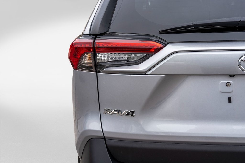 2021 Toyota RAV4 LE AWD **JAMAIS ACCIDENTÉ+CARPLAY+CAMÉRA** in Charlemagne, Quebec - 25 - w1024h768px