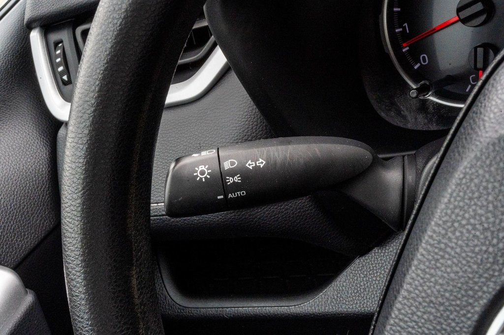 2021 Toyota RAV4 LE AWD **JAMAIS ACCIDENTÉ+CARPLAY+CAMÉRA** in Charlemagne, Quebec - 17 - w1024h768px