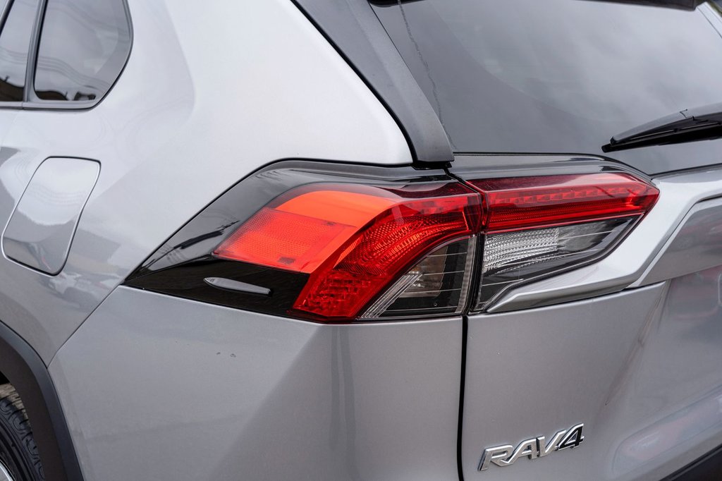 2021 Toyota RAV4 LE AWD **JAMAIS ACCIDENTÉ+CARPLAY+CAMÉRA** in Charlemagne, Quebec - 28 - w1024h768px