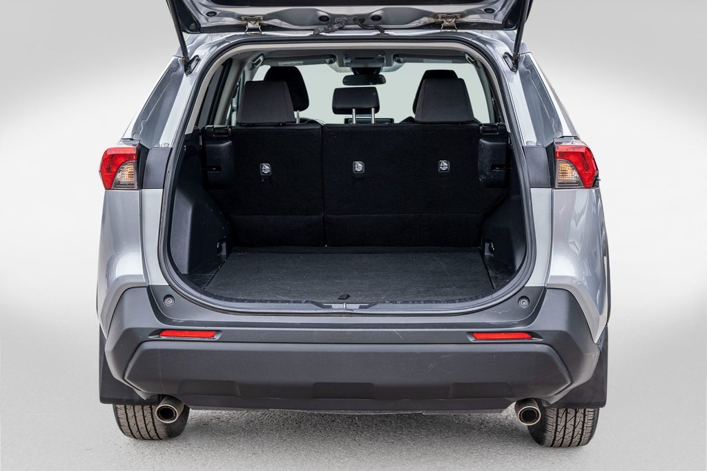 2021 Toyota RAV4 LE AWD **JAMAIS ACCIDENTÉ+CARPLAY+CAMÉRA** in Charlemagne, Quebec - 24 - w1024h768px