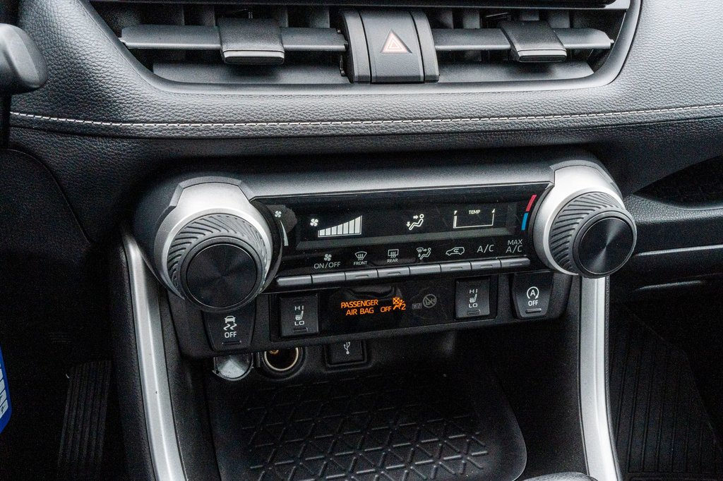2021 Toyota RAV4 LE AWD **JAMAIS ACCIDENTÉ+CARPLAY+CAMÉRA** in Charlemagne, Quebec - 14 - w1024h768px