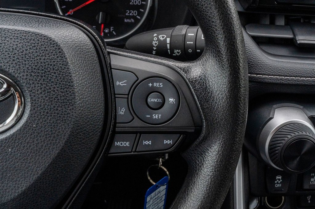 2021 Toyota RAV4 LE AWD **JAMAIS ACCIDENTÉ+CARPLAY+CAMÉRA** in Charlemagne, Quebec - 11 - w1024h768px