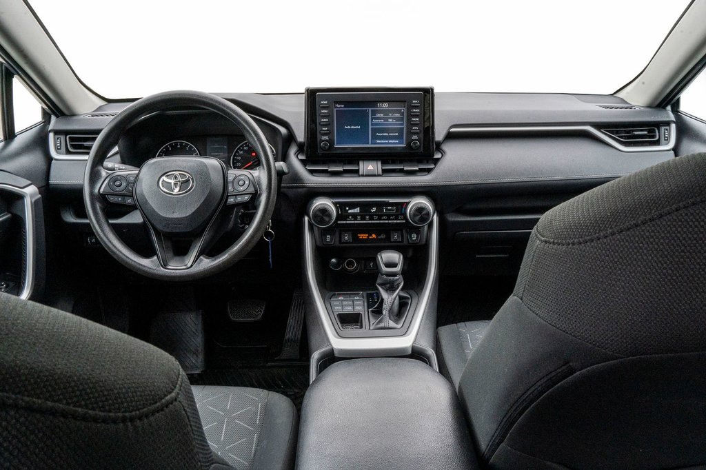 2021 Toyota RAV4 LE AWD **JAMAIS ACCIDENTÉ+CARPLAY+CAMÉRA** in Charlemagne, Quebec - 19 - w1024h768px