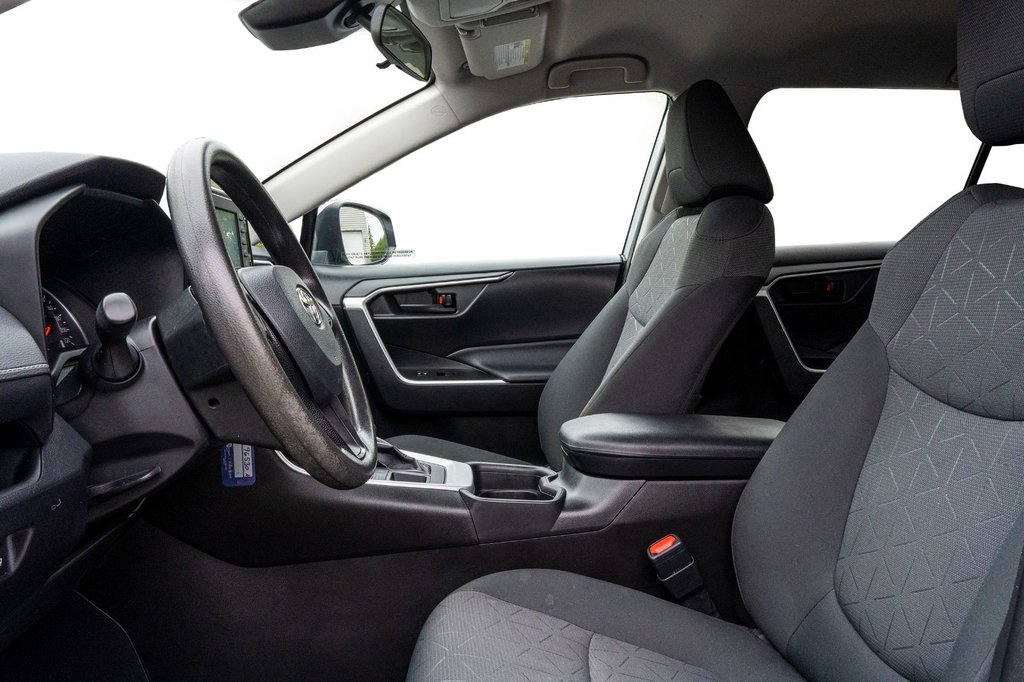 2021 Toyota RAV4 LE AWD **JAMAIS ACCIDENTÉ+CARPLAY+CAMÉRA** in Charlemagne, Quebec - 20 - w1024h768px