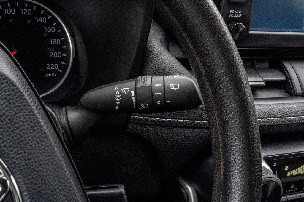 2021 Toyota RAV4 LE AWD **JAMAIS ACCIDENTÉ+CARPLAY+CAMÉRA** in Charlemagne, Quebec - 18 - w1024h768px