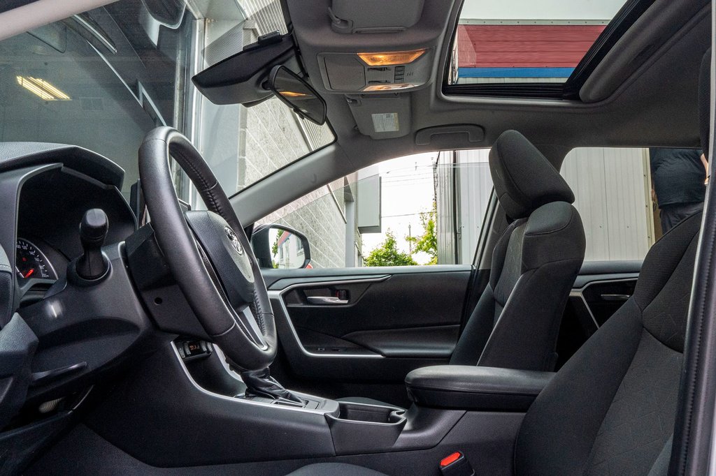 Toyota RAV4 XLE **JAMAIS ACCIDENTÉ+CARPLAY+CAMÉRA+MAG** 2021 à Charlemagne, Québec - 20 - w1024h768px