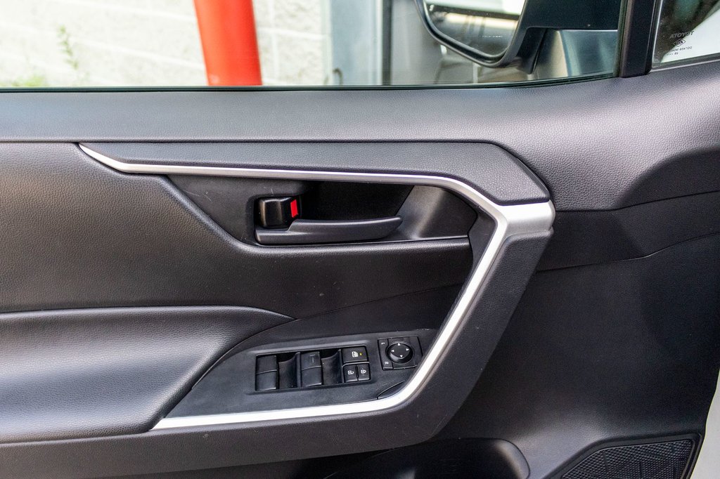 Toyota RAV4 LE AWD **JAMAIS ACCIDENTÉ+CARPLAY+CAMÉRA** 2021 à Charlemagne, Québec - 27 - w1024h768px