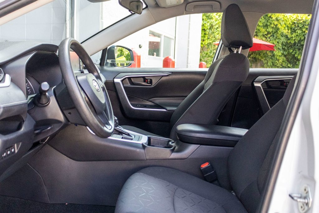 Toyota RAV4 LE AWD **JAMAIS ACCIDENTÉ+CARPLAY+CAMÉRA** 2021 à Charlemagne, Québec - 24 - w1024h768px
