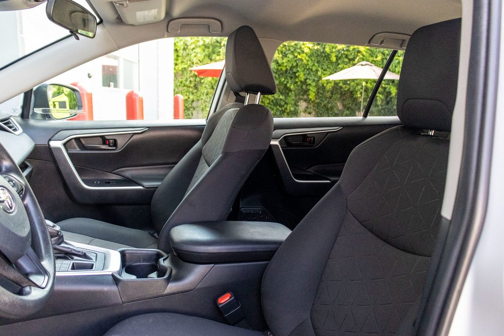 Toyota RAV4 LE AWD **JAMAIS ACCIDENTÉ+CARPLAY+CAMÉRA** 2021 à Charlemagne, Québec - 26 - w1024h768px