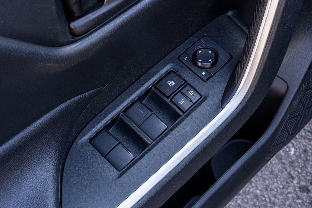 Toyota RAV4 LE **JAMAIS ACCIDENTÉ+CARPLAY+CAMÉRA** 2021 à Charlemagne, Québec - 22 - w1024h768px