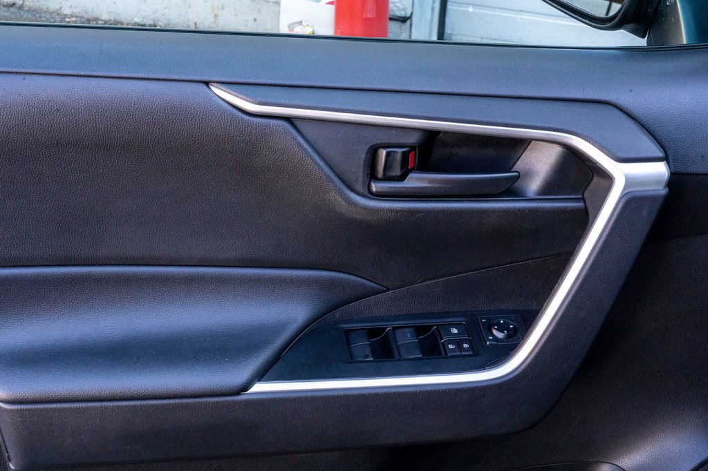 Toyota RAV4 LE **JAMAIS ACCIDENTÉ+CARPLAY+CAMÉRA** 2021 à Charlemagne, Québec - 21 - w1024h768px