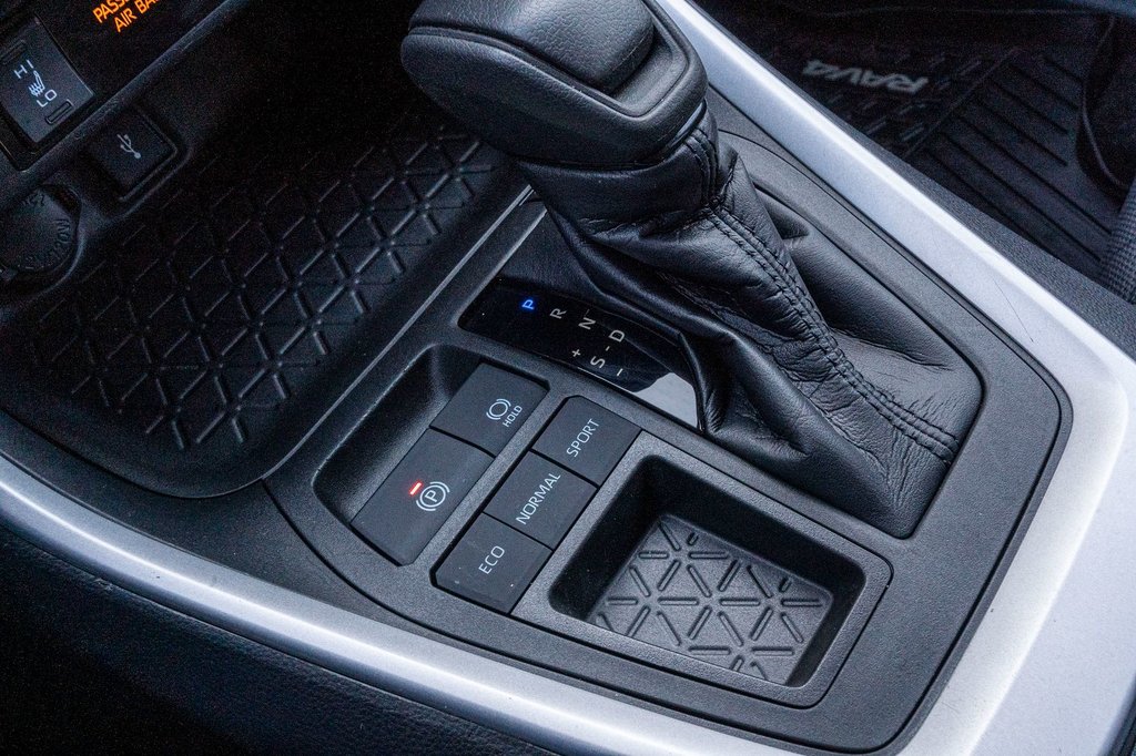 Toyota RAV4 LE **JAMAIS ACCIDENTÉ+CARPLAY+CAMÉRA** 2021 à Charlemagne, Québec - 13 - w1024h768px