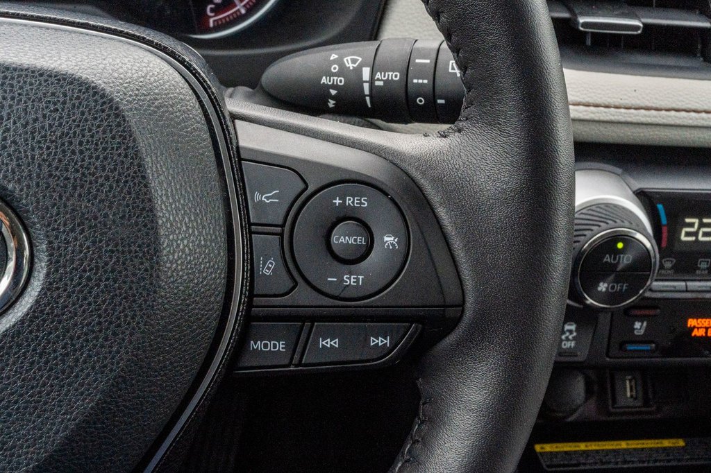 2021 Toyota RAV4 LIMITED **JAMAIS ACCIDENTÉ+CUIR+TOIT+19PO+CARPLAY* in Charlemagne, Quebec - 10 - w1024h768px