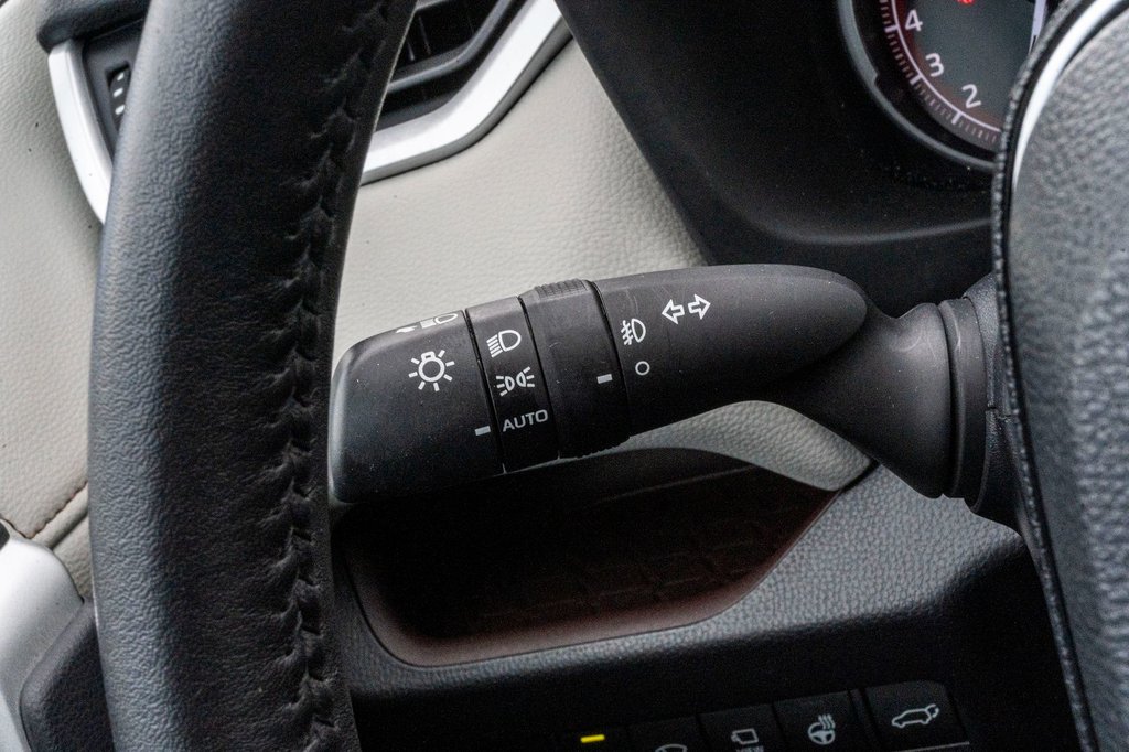 2021 Toyota RAV4 LIMITED **JAMAIS ACCIDENTÉ+CUIR+TOIT+19PO+CARPLAY* in Charlemagne, Quebec - 15 - w1024h768px