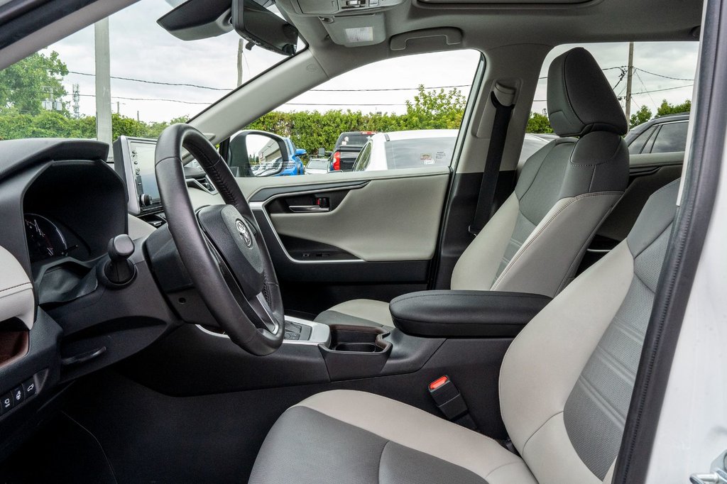 2021 Toyota RAV4 LIMITED **JAMAIS ACCIDENTÉ+CUIR+TOIT+19PO+CARPLAY* in Charlemagne, Quebec - 18 - w1024h768px