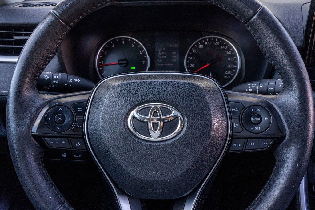 2021 Toyota RAV4 XLE AWD **SIÈGES CHAUFFANTS+TOIT+CARPLAY+CAMÉRA** in Charlemagne, Quebec - 9 - w1024h768px