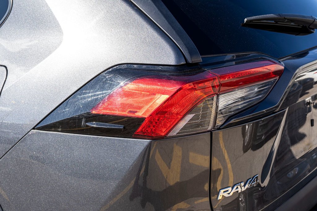 2021 Toyota RAV4 XLE AWD **SIÈGES CHAUFFANTS+TOIT+CARPLAY+CAMÉRA** in Charlemagne, Quebec - 28 - w1024h768px