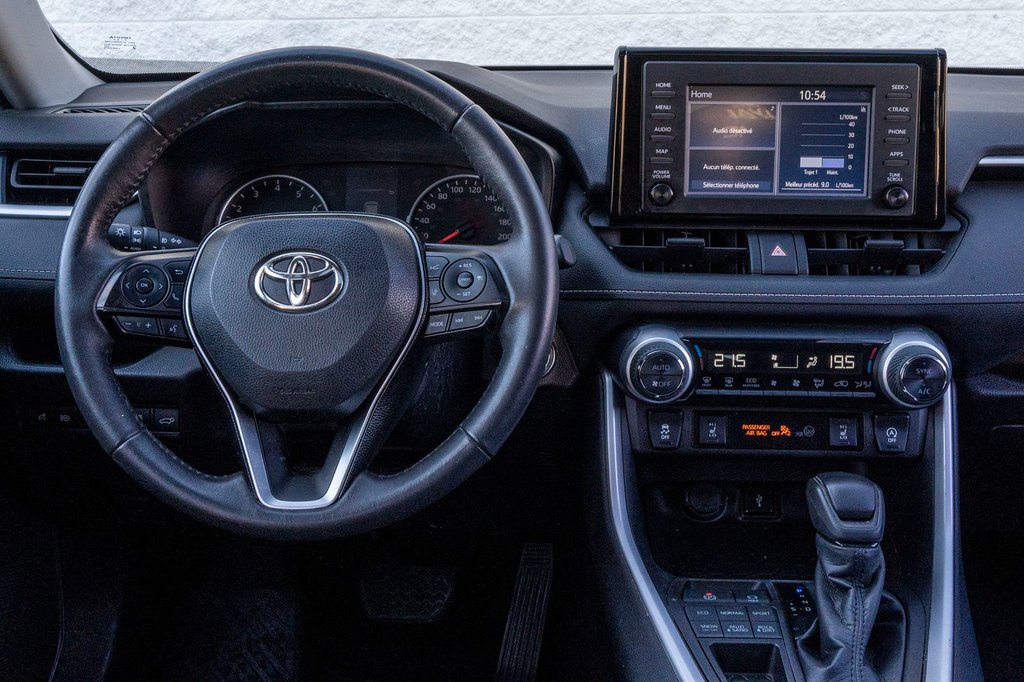 2021 Toyota RAV4 XLE AWD **SIÈGES CHAUFFANTS+TOIT+CARPLAY+CAMÉRA** in Charlemagne, Quebec - 7 - w1024h768px