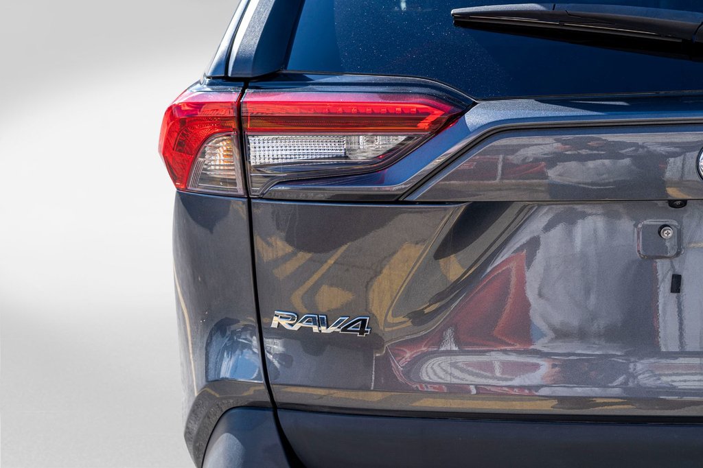 2021 Toyota RAV4 XLE AWD **SIÈGES CHAUFFANTS+TOIT+CARPLAY+CAMÉRA** in Charlemagne, Quebec - 25 - w1024h768px