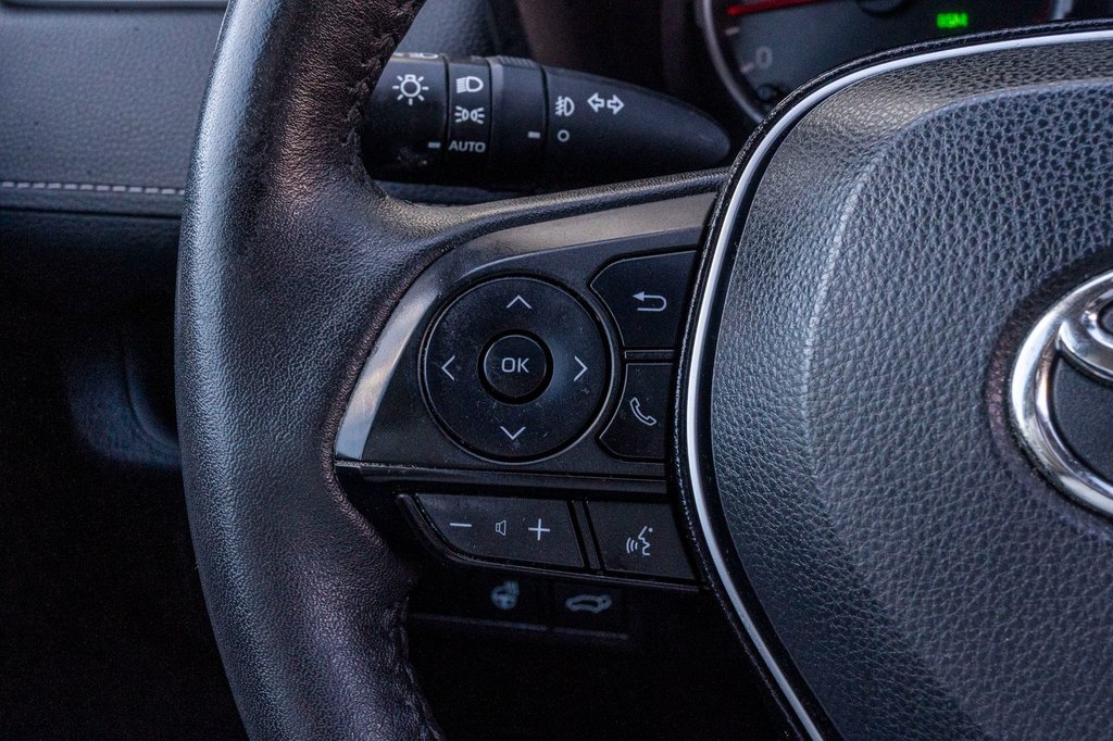 2021 Toyota RAV4 XLE AWD **SIÈGES CHAUFFANTS+TOIT+CARPLAY+CAMÉRA** in Charlemagne, Quebec - 10 - w1024h768px