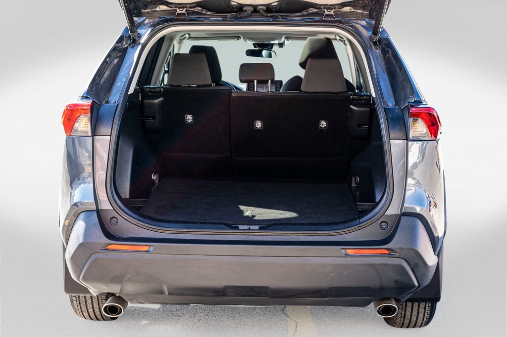 2021 Toyota RAV4 XLE AWD **SIÈGES CHAUFFANTS+TOIT+CARPLAY+CAMÉRA** in Charlemagne, Quebec - 24 - w1024h768px
