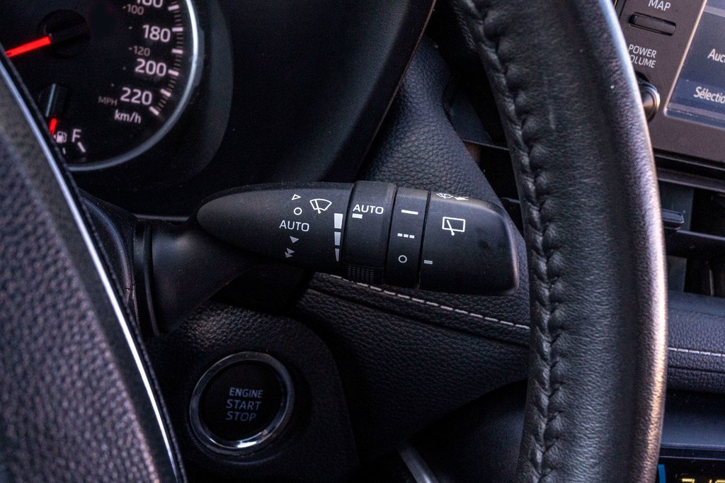 2021 Toyota RAV4 XLE AWD **SIÈGES CHAUFFANTS+TOIT+CARPLAY+CAMÉRA** in Charlemagne, Quebec - 18 - w1024h768px