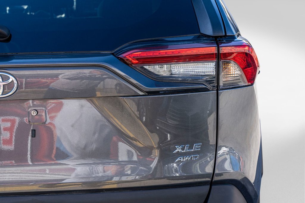 2021 Toyota RAV4 XLE AWD **SIÈGES CHAUFFANTS+TOIT+CARPLAY+CAMÉRA** in Charlemagne, Quebec - 26 - w1024h768px