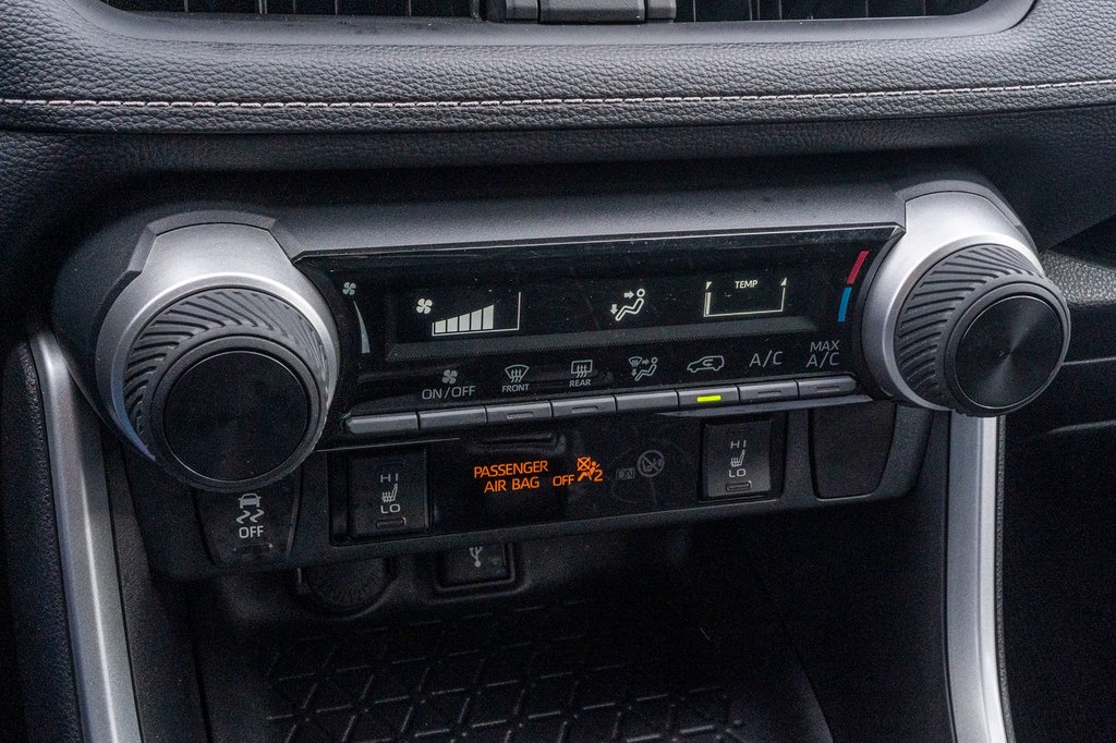 2021 Toyota RAV4 LE **JAMAIS ACCIDENTÉ+CARPLAY+SIÈGES CHAUFFANTS** in Charlemagne, Quebec - 14 - w1024h768px