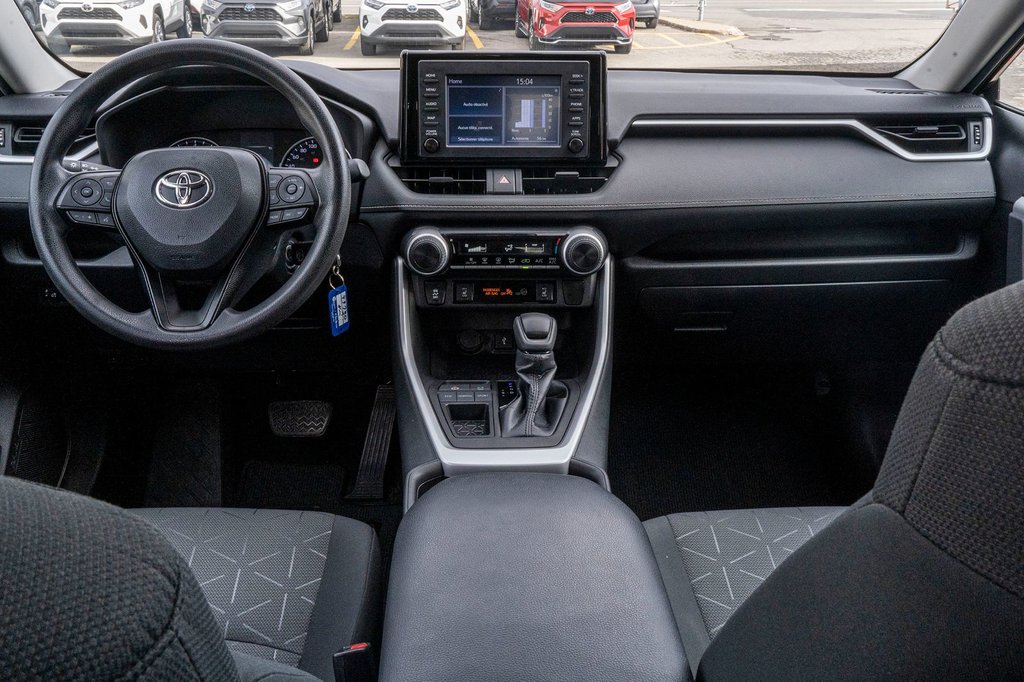 2021 Toyota RAV4 LE **JAMAIS ACCIDENTÉ+CARPLAY+SIÈGES CHAUFFANTS** in Charlemagne, Quebec - 19 - w1024h768px